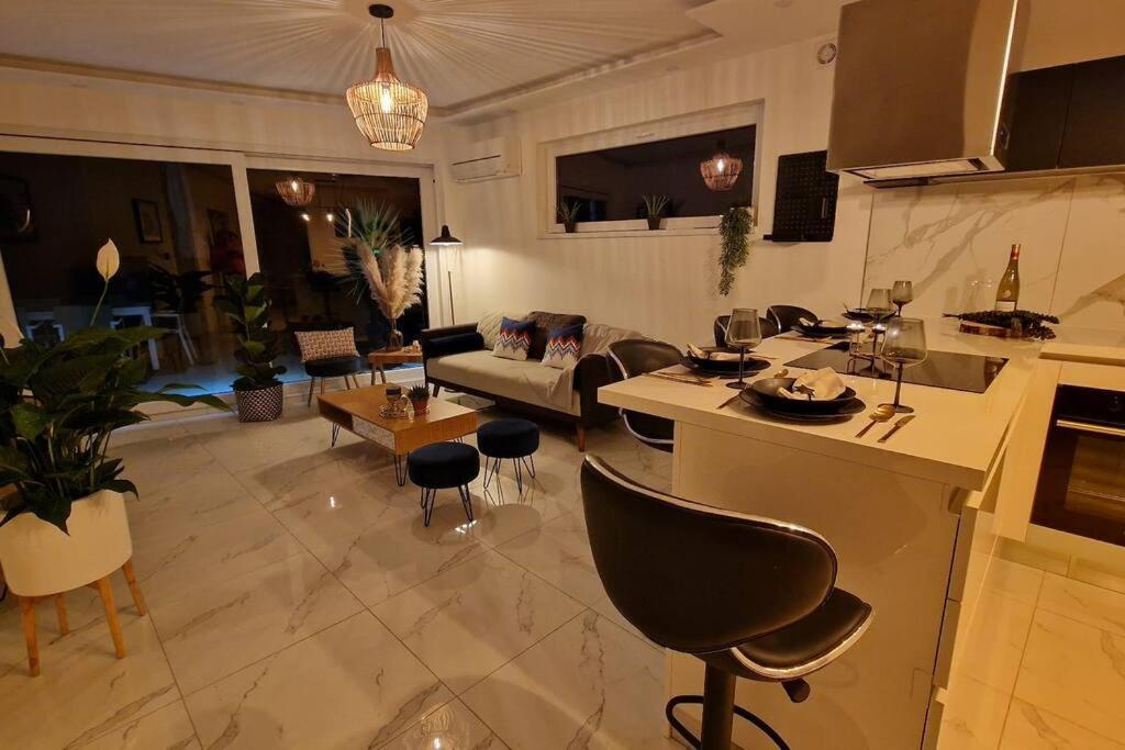 Suite Prestige Logement Neuf Avec Spa Et Ecran De Cinema En Rez De Jardin コルマール エクステリア 写真