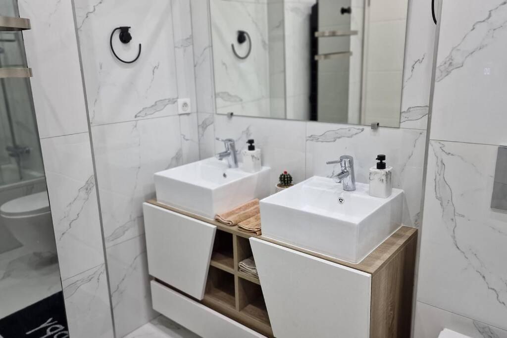 Suite Prestige Logement Neuf Avec Spa Et Ecran De Cinema En Rez De Jardin コルマール エクステリア 写真